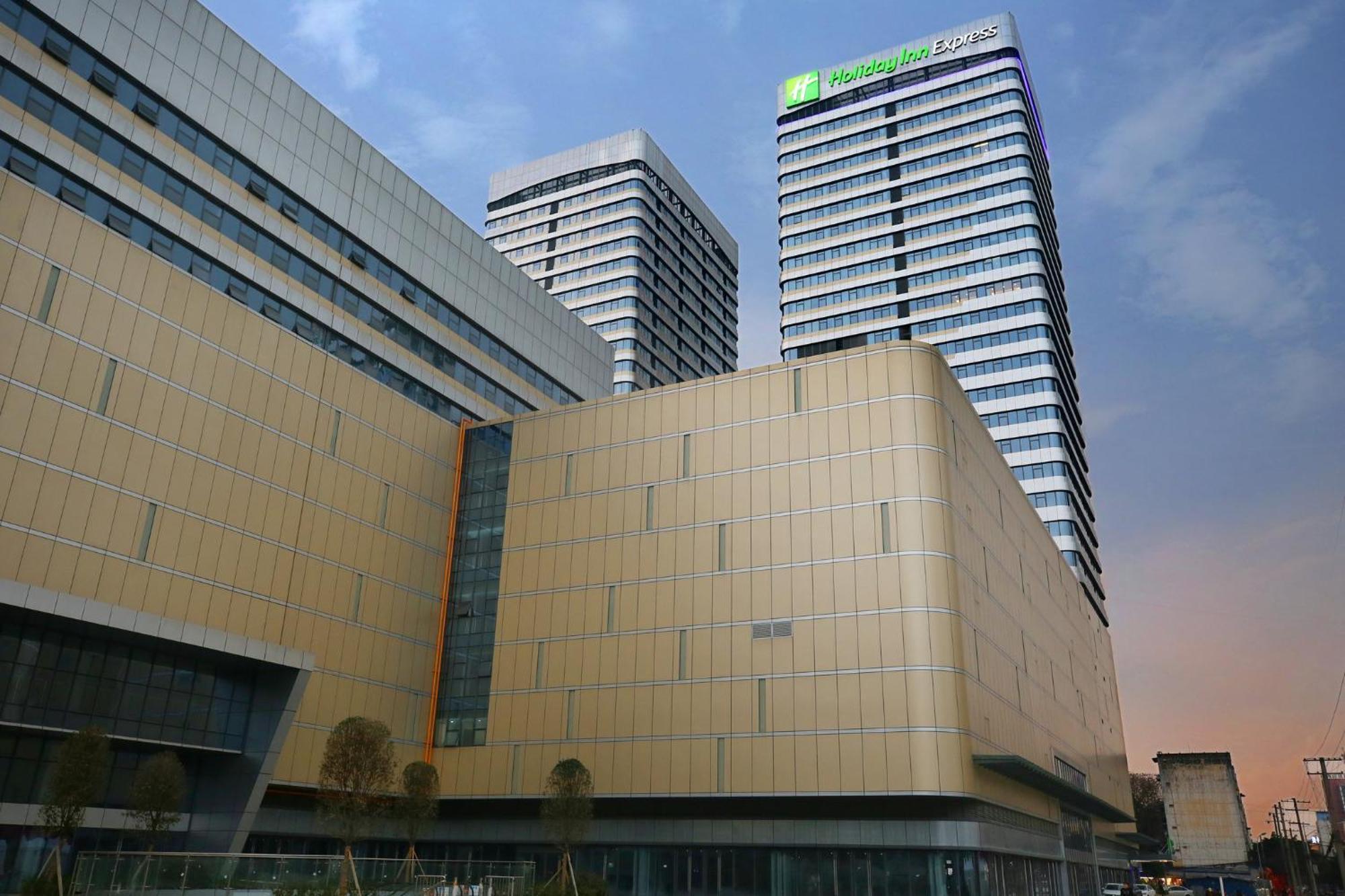 Holiday Inn Express Chengdu North Railway Station By Ihg - Near Panda Base, Near Chunxi Road Kültér fotó